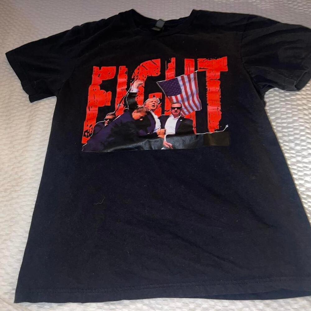 Trump 2020 Campaign "Fight" T-shirt - Size Small
